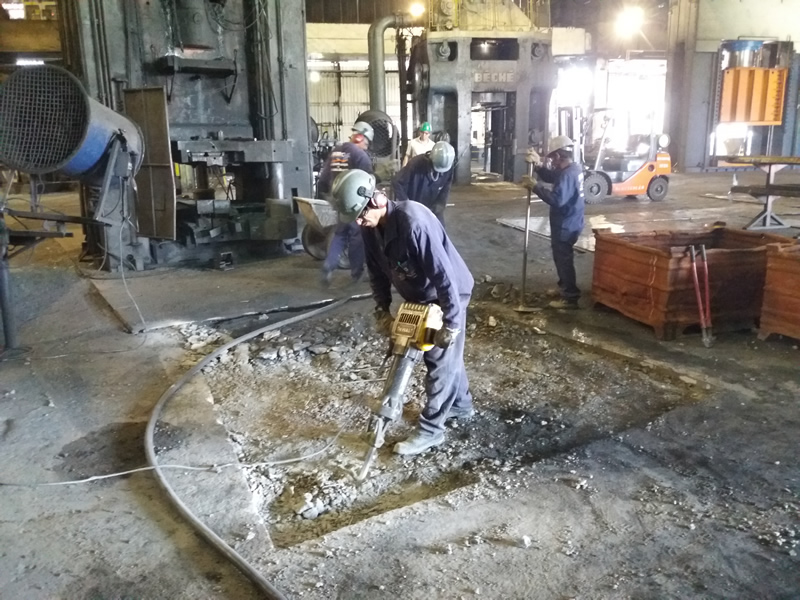 Reparo e constru��o de piso ind�stria empresa DANA