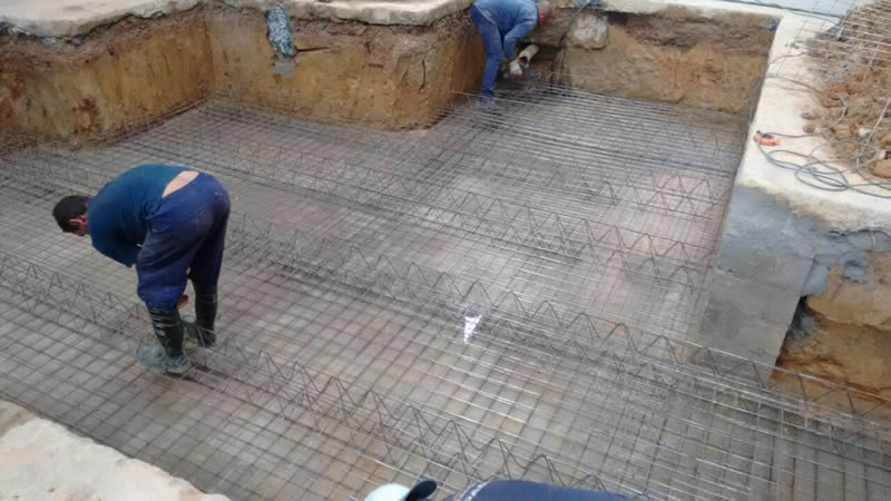 SERVI�O DE CONSTRU��O DE FUNDA��O E BASE PARA MAQUINA MANDRILHADORA DE 35 TON