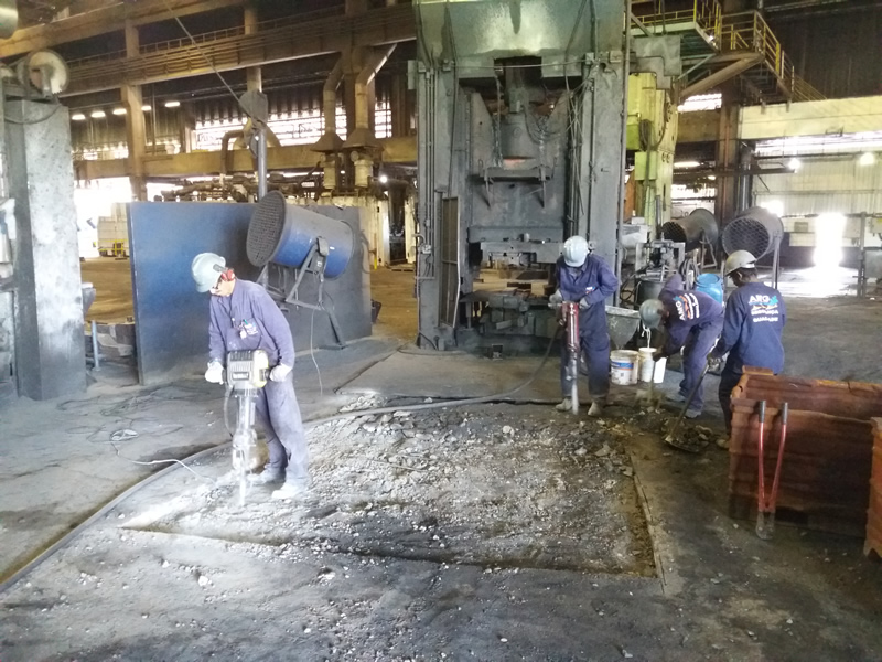 Reparo e constru��o de piso ind�stria empresa DANA