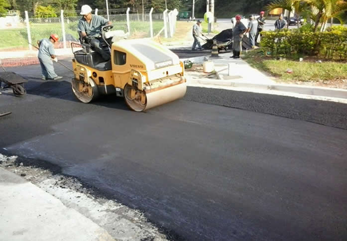 Pavimenta��o de solo na entrada do site da DowAgrosciences de Franco da Rocha.
