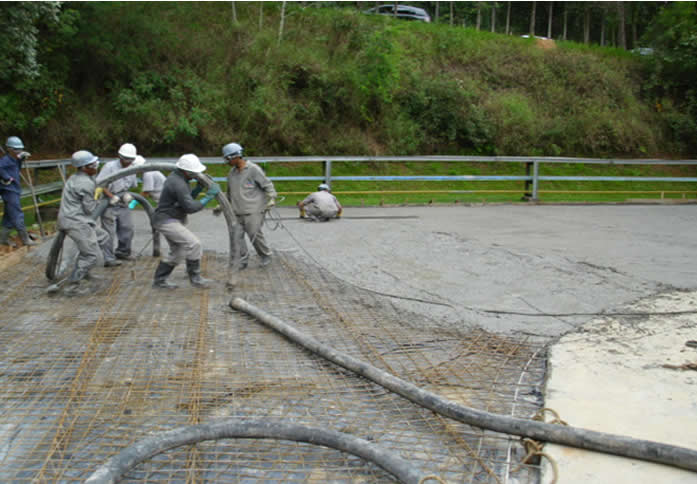 Demoli��o e constru��o de piso industrial para montagem de galp�o de res�duos na unidade da DowAgrosciences de Franco da Rocha.
