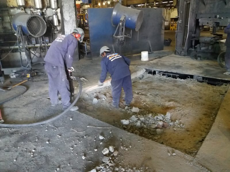 Reparo e constru��o de piso ind�stria empresa DANA