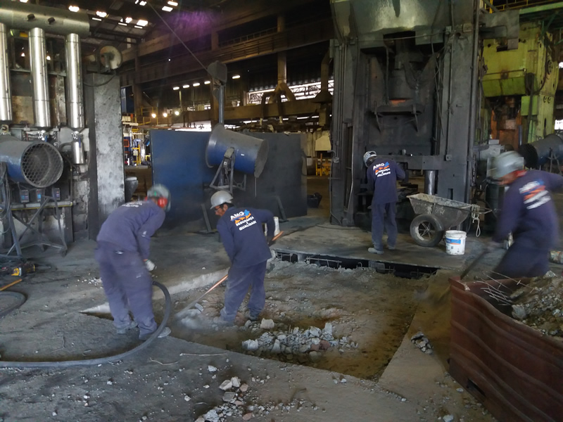 Reparo e constru��o de piso ind�stria empresa DANA